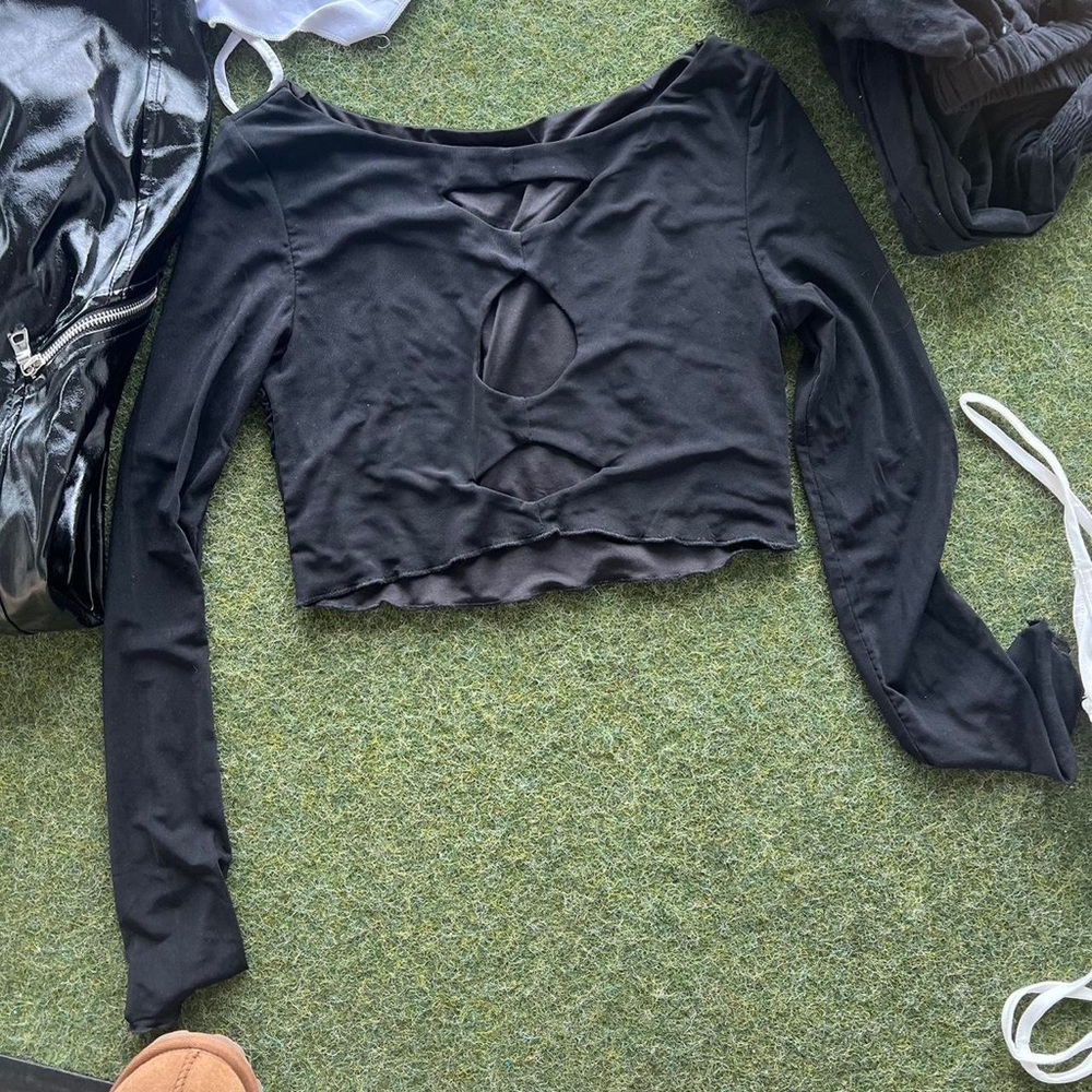 WhiteFox Boutique black crop top
